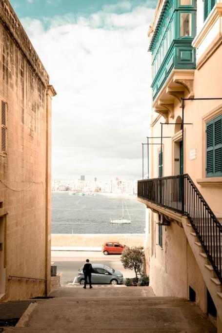 Chic, Stylish & Spacious Flat In Central Valletta Exterior photo