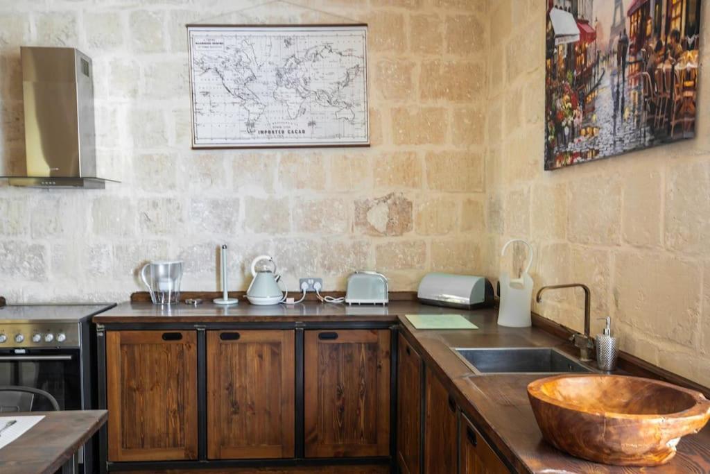 Chic, Stylish & Spacious Flat In Central Valletta Exterior photo
